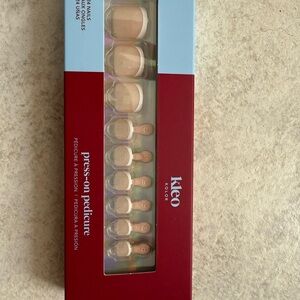 Press-On Pedicure - French Elegant Nude